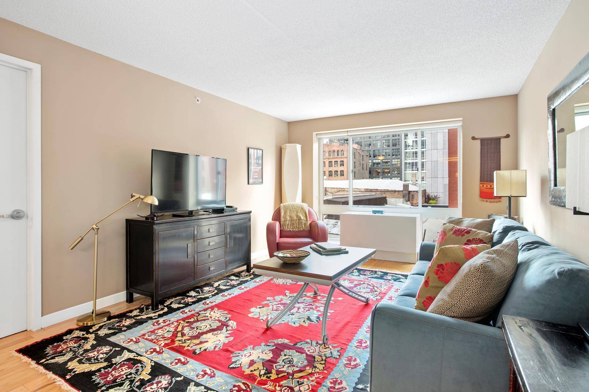 Bring offers ! This pristine one bedroom, one bathroom condominium is situated in the most popular area of Chelsea and in a full service, luxury building.