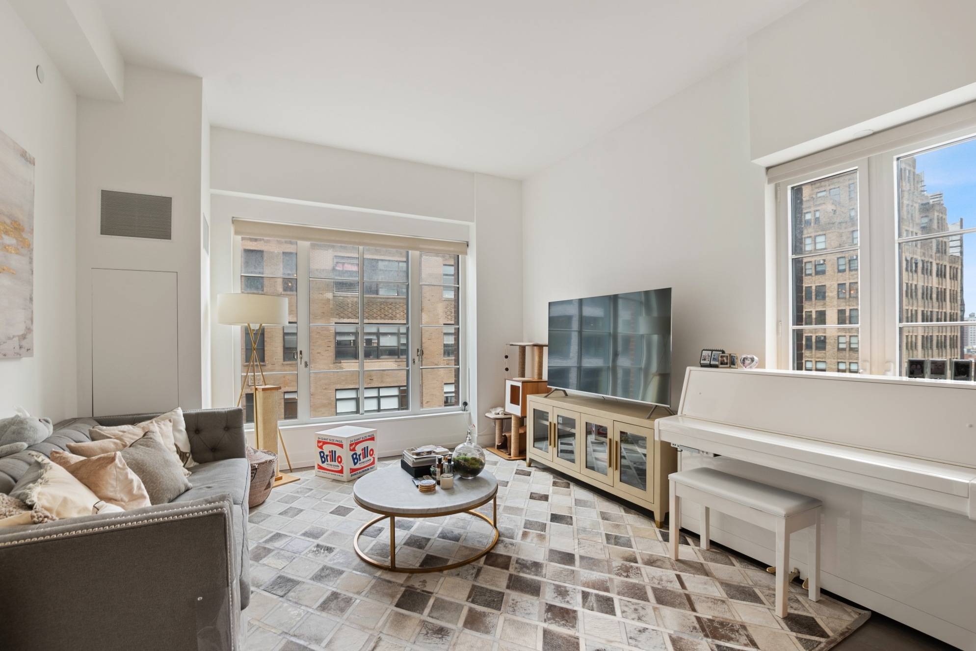 This unique Hudson Square two bedroom two bathroom residence boasts 12 ceilings, custom closets, and luxurious finishes, all housed within 70 Charlton, Extell s full service building designed by Beyer ...