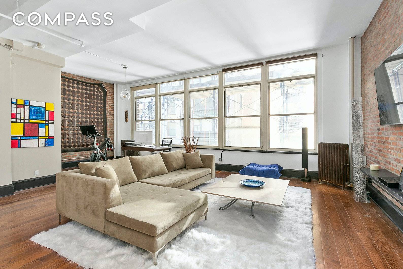 This exceptional full floor loft in Flatiron is a downtown dream home that exudes the authenticity you appreciate, and offers the modern luxuries you desire.