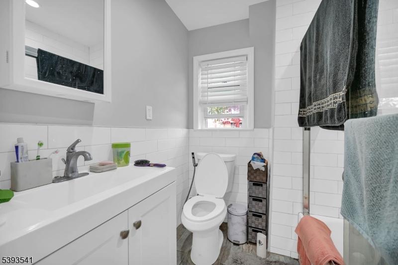 FIRST FLOOR BATHROOM