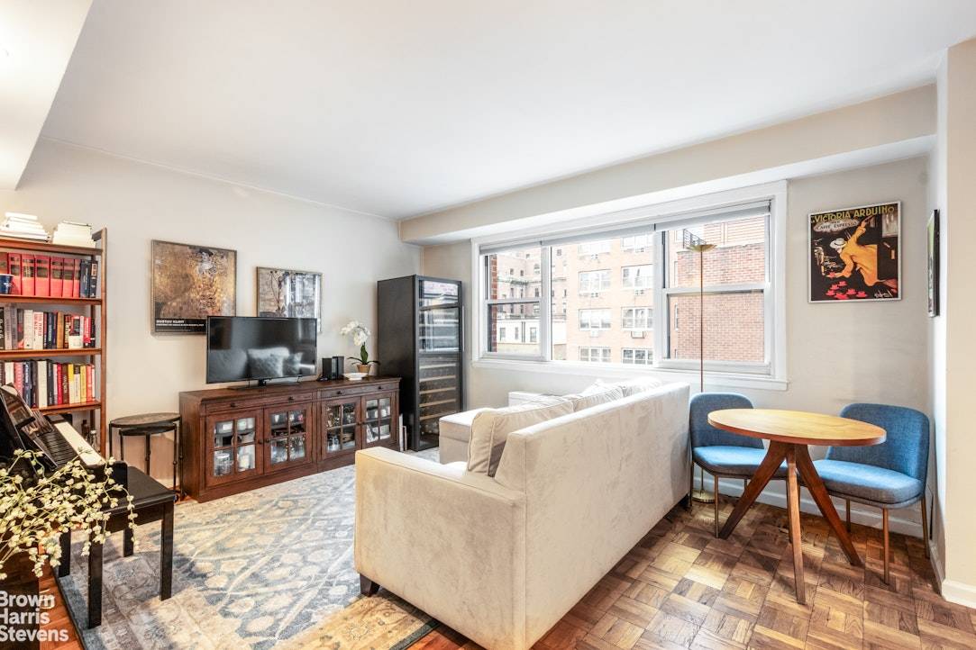 Welcome home to this bright and move in ready alcove studio between Park and Lexington Avenues on East 75th Street.