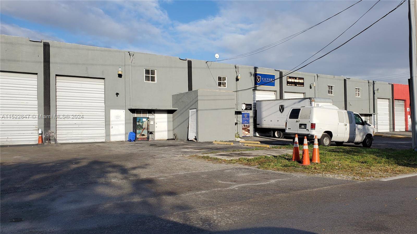 2000 SF WAREHOUSE WITH OFFICE 4, 500.