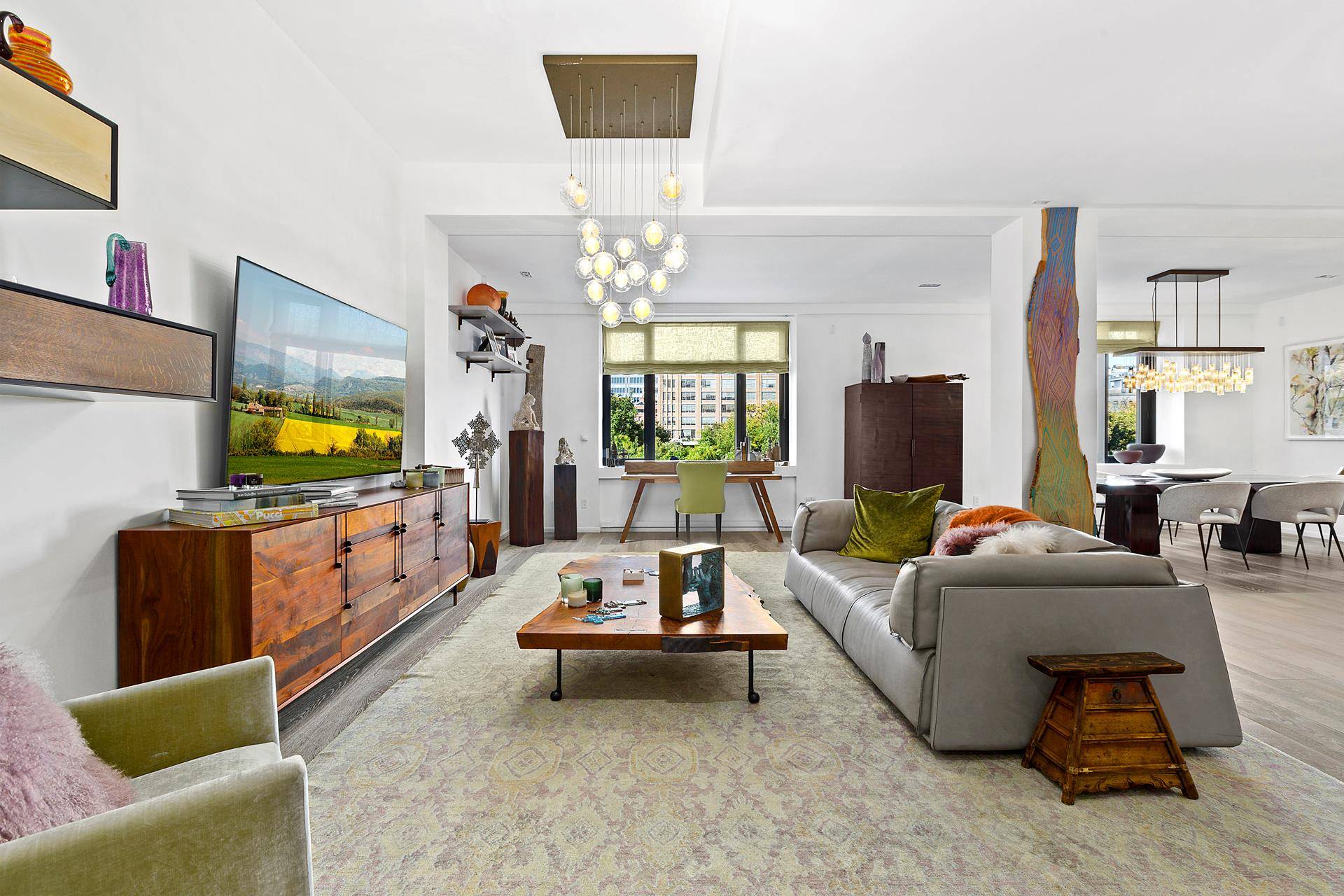 Museum quality renovation of this majestic former five bedroom, has been creatively transformed into a massive three bedroom with a library incorporating the finest materials in the heart of Tribeca ...