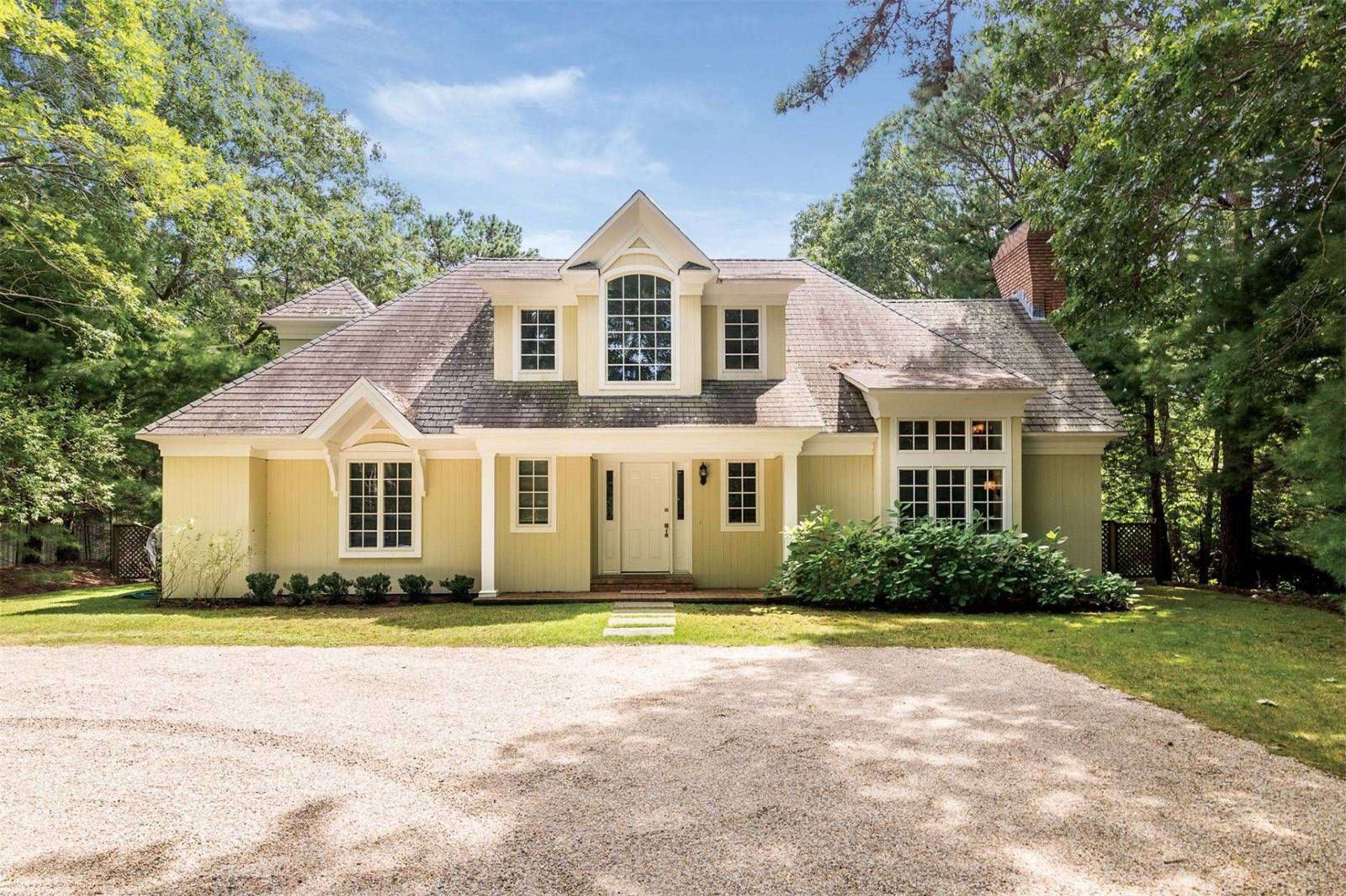 Fabulous Wainscott With 4 Bedrooms,4.5 Bathrooms and Pool