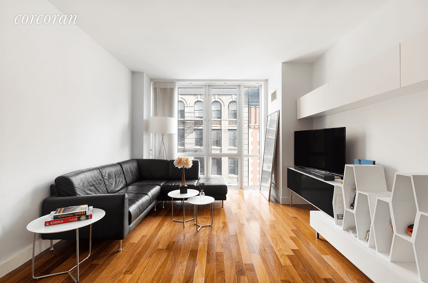 Located in the artistic and cosmopolitan Chelsea, enjoy this luxurious 1 bedroom 1 bathroom apartment situated minutes from some of the trendiest restaurants, shops, and galleries.