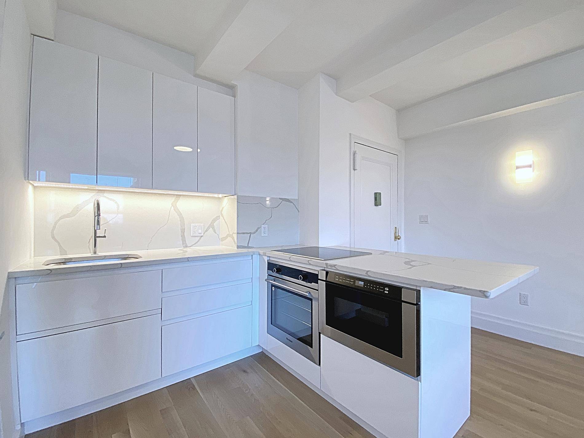 Turn Key SPONSOR UNIT NO BOARD APPROVAL REQUIREDOld world elegance with interior new construction fitted for modern living best describes this meticulously designed one bedroom in the famed Chelsea Court.