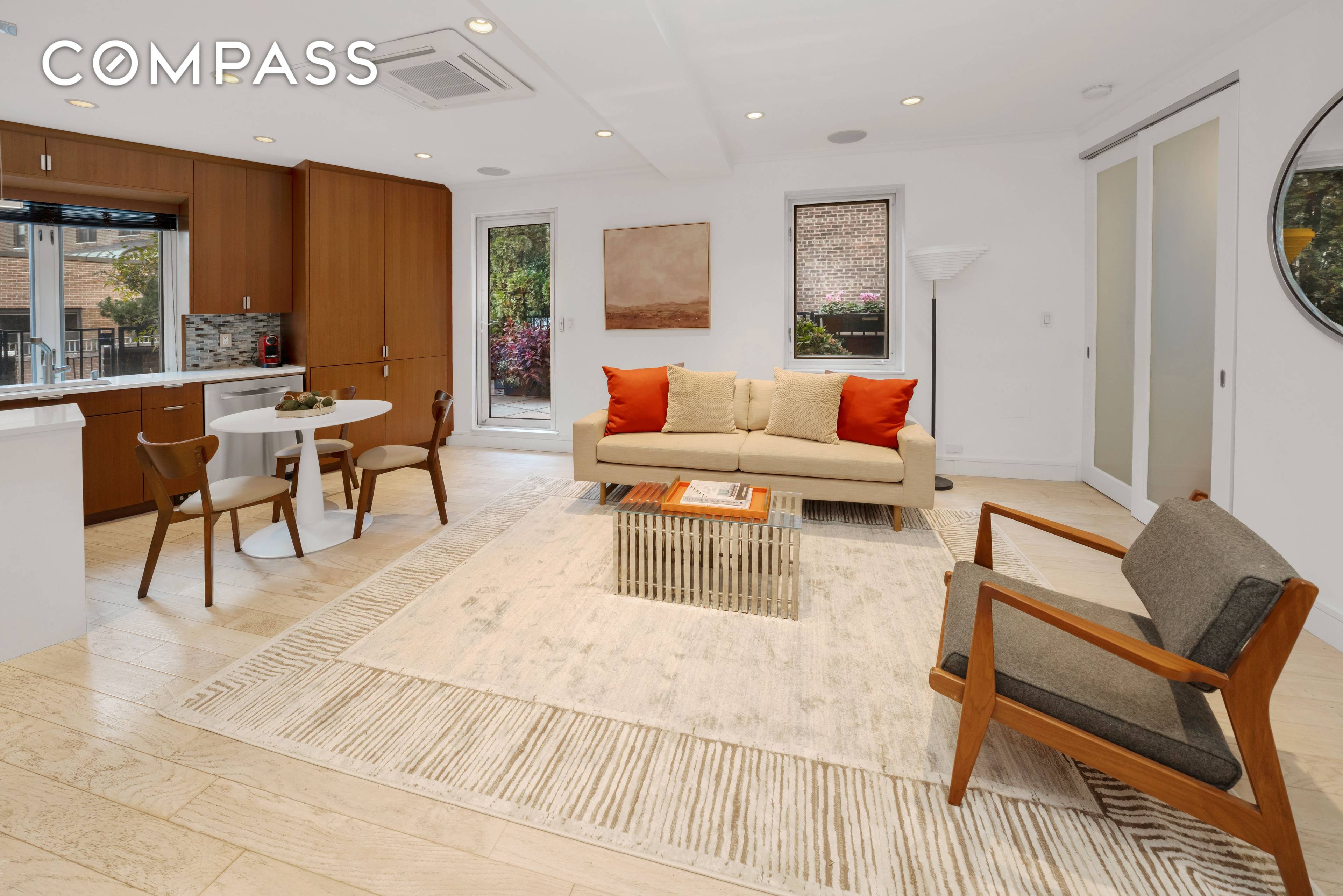 Penthouse with Spectacular Wraparound Terrace No Board Approval Rent from Day One Pied a Terre Friendly Set atop a distinguished pre war, full service building in Tudor City, this residence ...