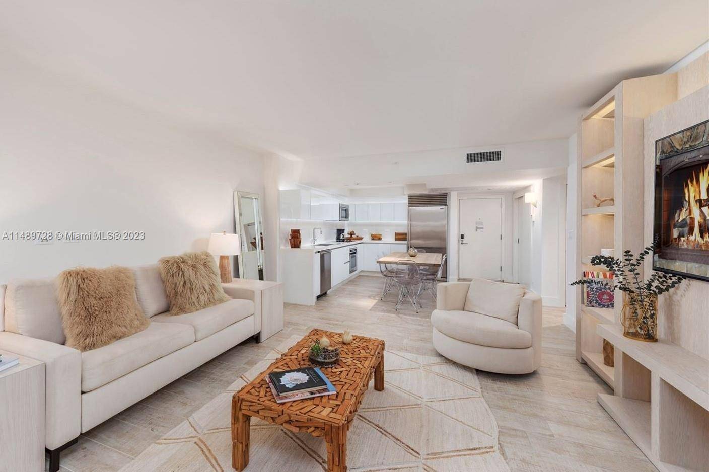 This unit is a 1 bedroom, 1 bathroom apartment with full kitchen, living room spacious balconies with lovely views of the City of Miami Beach.