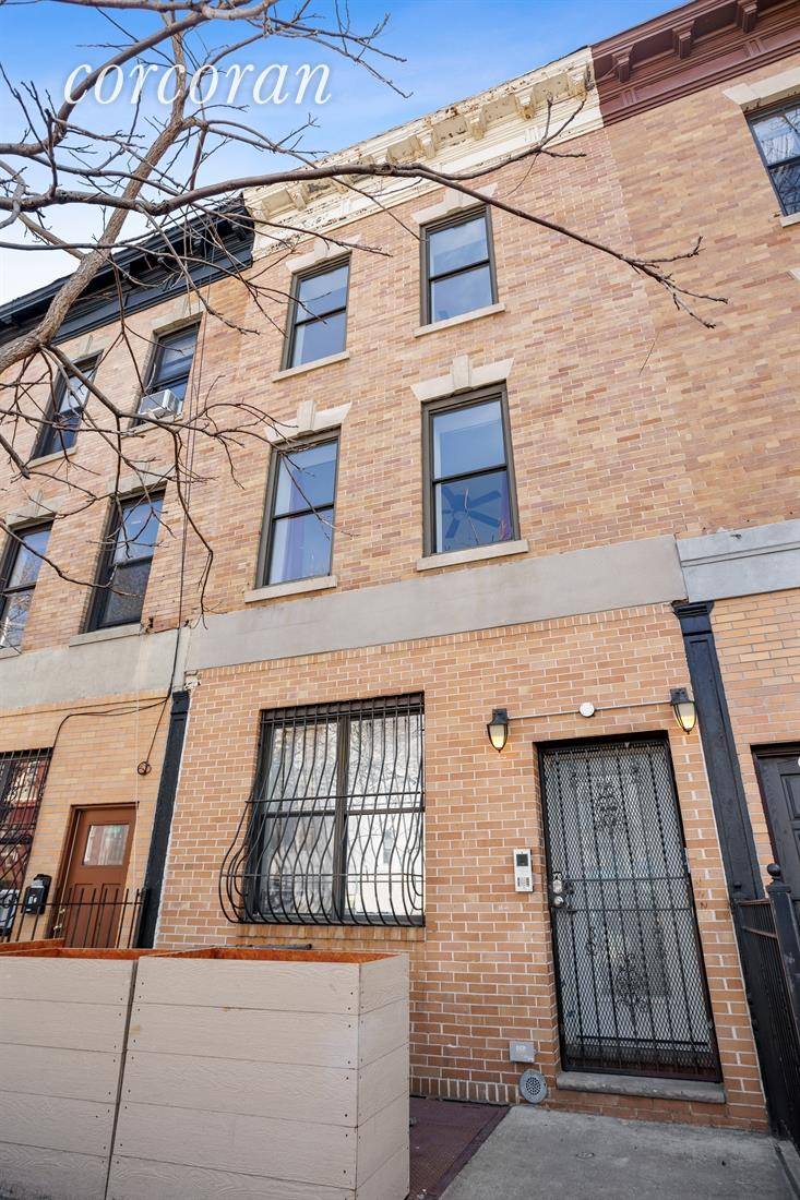 Motivated Seller ! This is a fantastic opportunity to reside where Prospect Heights and Crown Heights merge, two of Brooklyn's most dynamic and culturally diverse neighborhoods.