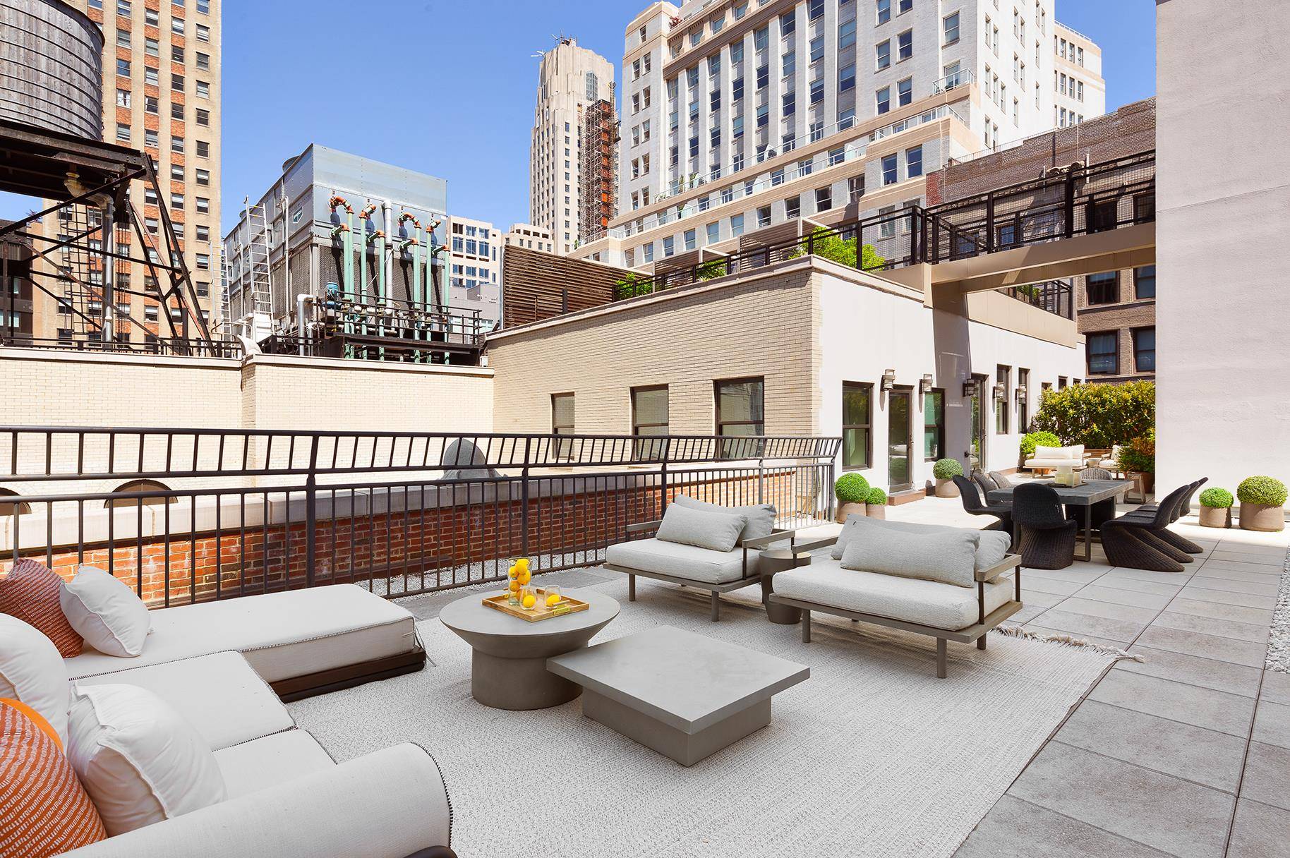 INCLUDES PRIVATE STORAGEWelcome to the Financial District landmark, The Broad Exchange Building.