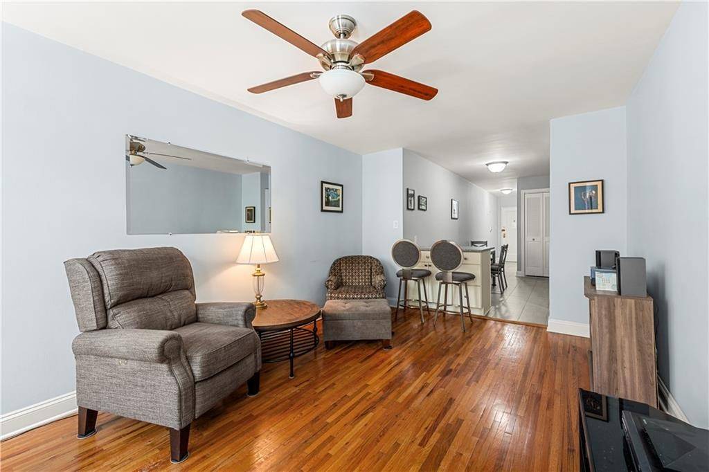 Discover the perfect blend of modern comfort and urban convenience in this charming 1 bedroom, 1 bathroom corner apartment nestled in the heart of Windsor Terrace.