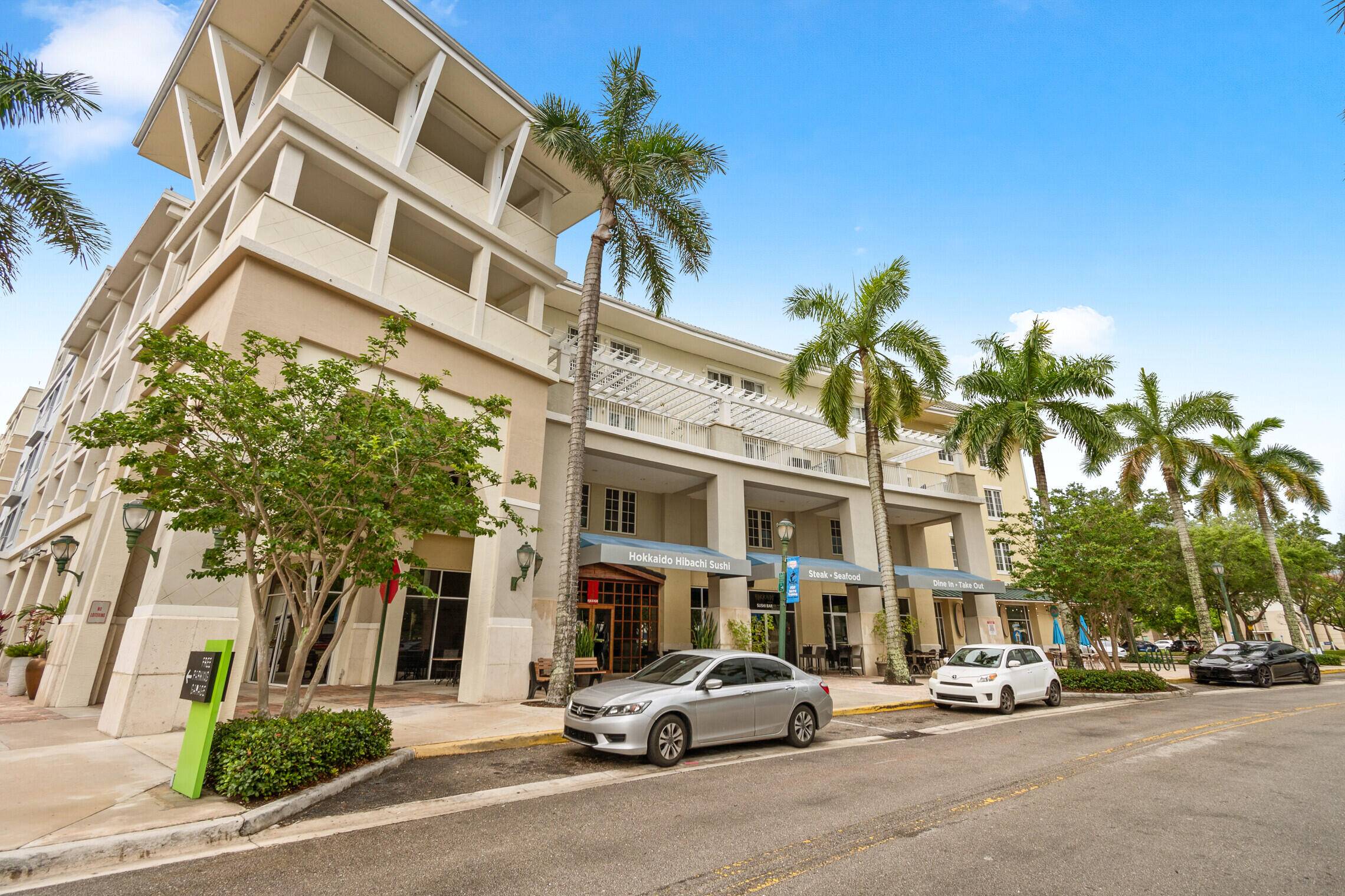 Charming condo nestled within The Village at Abacoa Town Center.