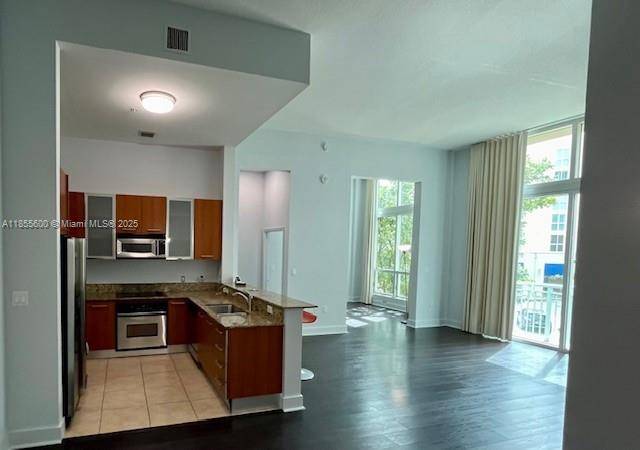 Metropolis at Dadeland Tower I Exceptional loft style 1BD 1BA with 845 SF, soaring 13 ft ceilings, and a beautifully updated, sophisticated bath.
