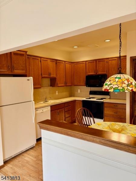 Eat-In-Kitchen with table