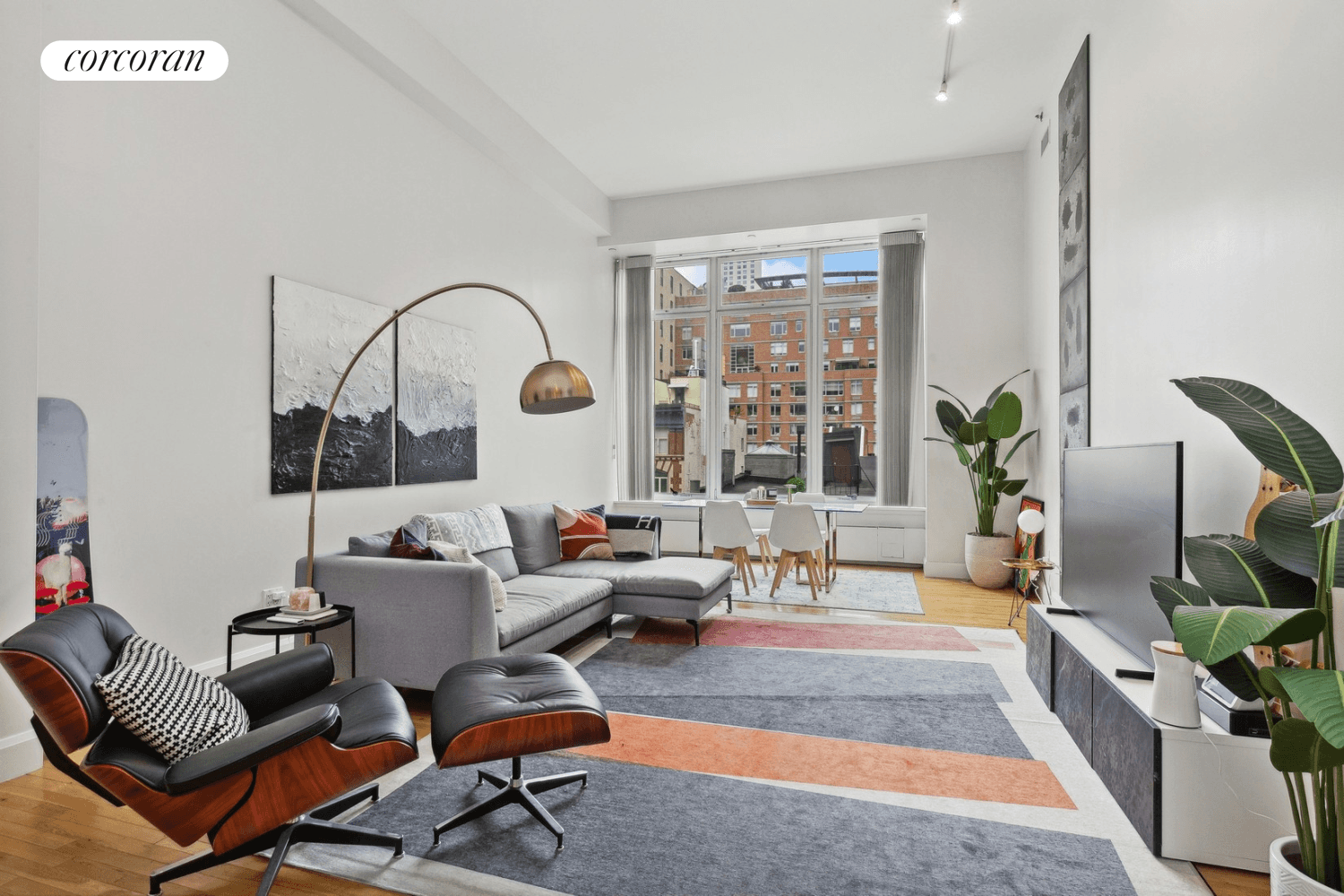 Residence 5A at 121 West 19th Street is a remarkable loft rental in the heart of Chelsea and Flatiron.