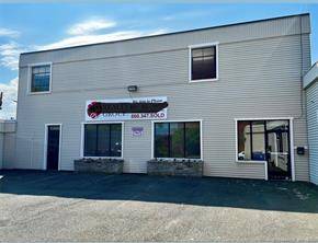 This large office retail space located just 1 2 a block up from Main Street is ready for you and your business to move right in.