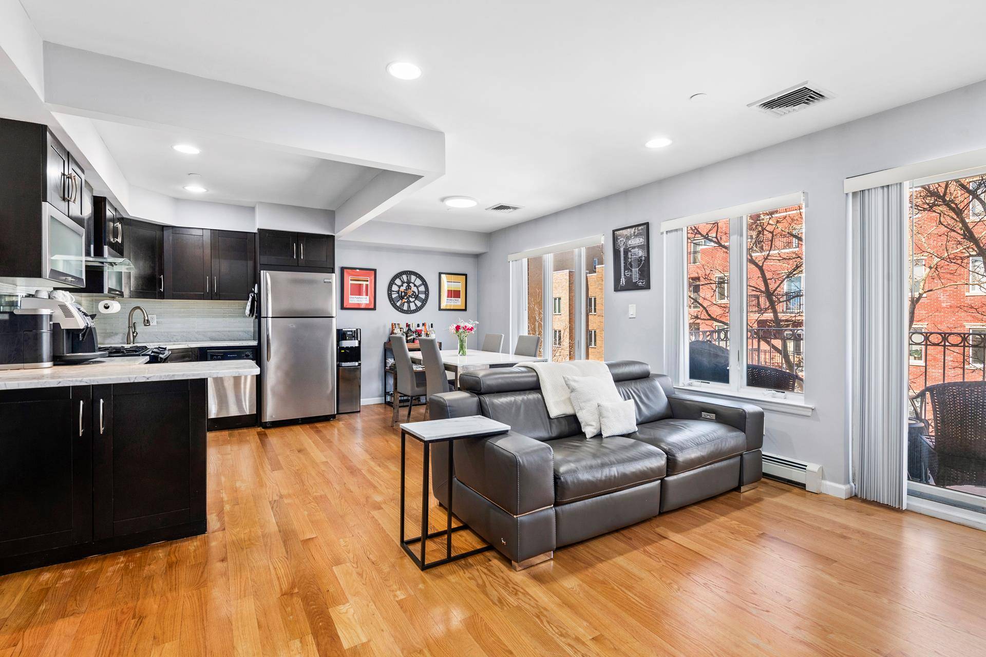 Introducing a sophisticated 1 bedroom, 1 bathroom condo, nestled in the vibrant neighborhood of Astoria.