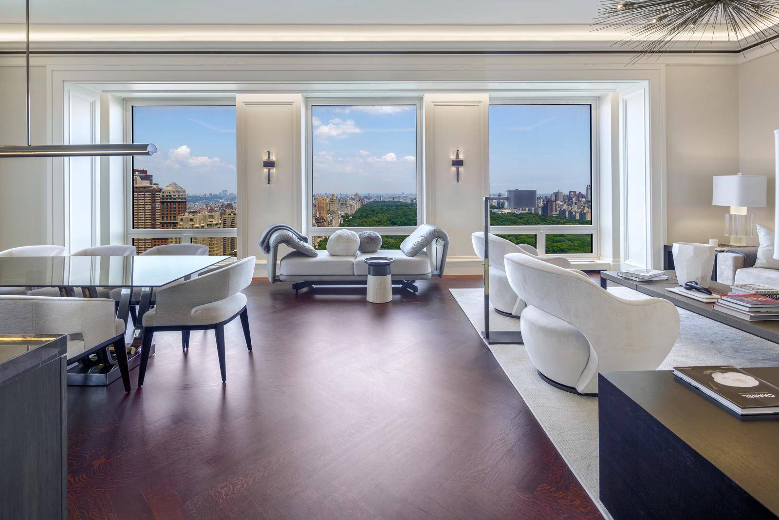 STUNNING FURNISHED RENTAL IMMEDIATE OCCUPANCY220 Central Park South is the preeminent new address in New York, situated directly on Central Park.
