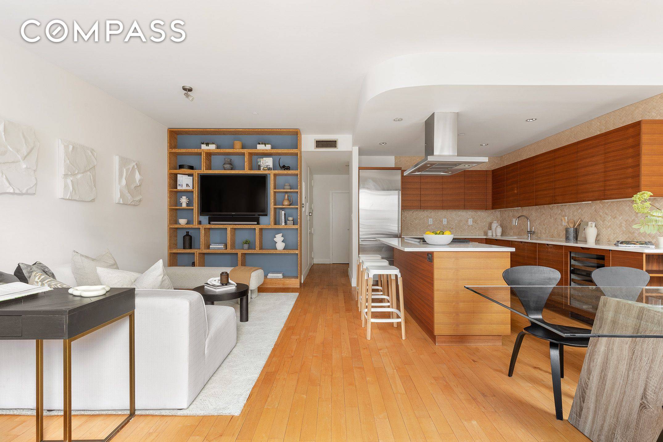 Welcome to your dream penthouse located in the heart of Bowery !