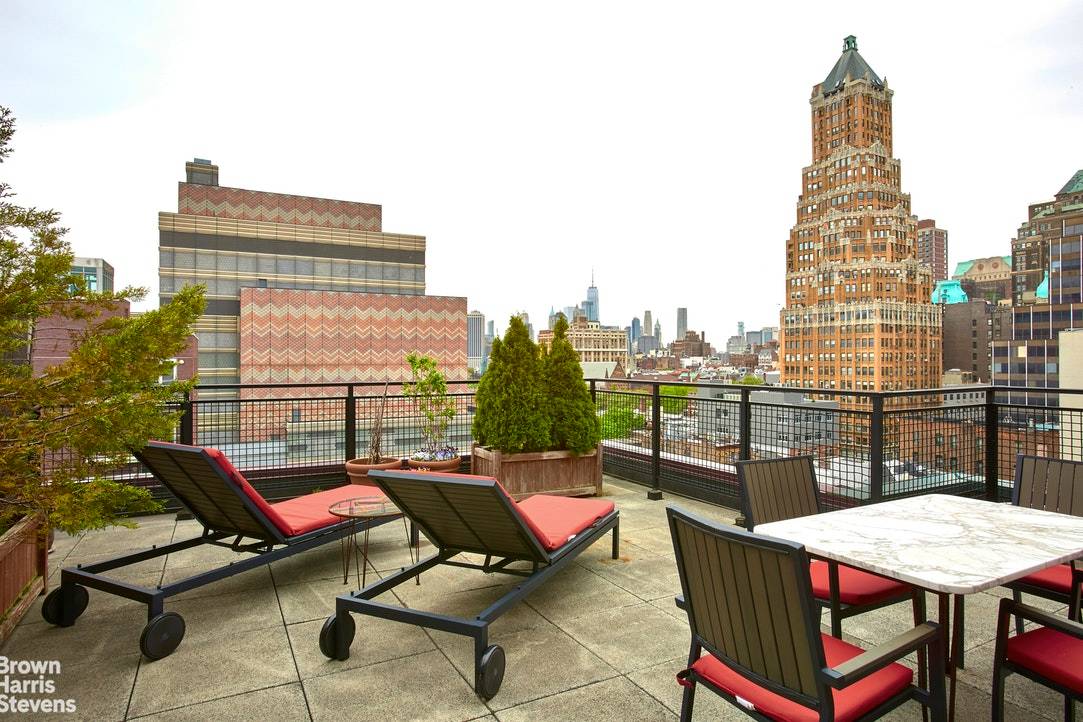 Situated at the crossroads of Brooklyn Heights and Cobble Hill on a tree lined street, sits the Lookout Hill Condominium.