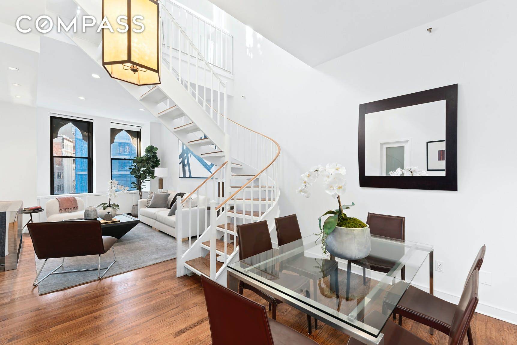 Perfectly located in Greenwich Village and perched atop 808 Broadway, a full service boutique co op, this west facing two level retreat boasts a modern layout and spectacular private outdoor ...