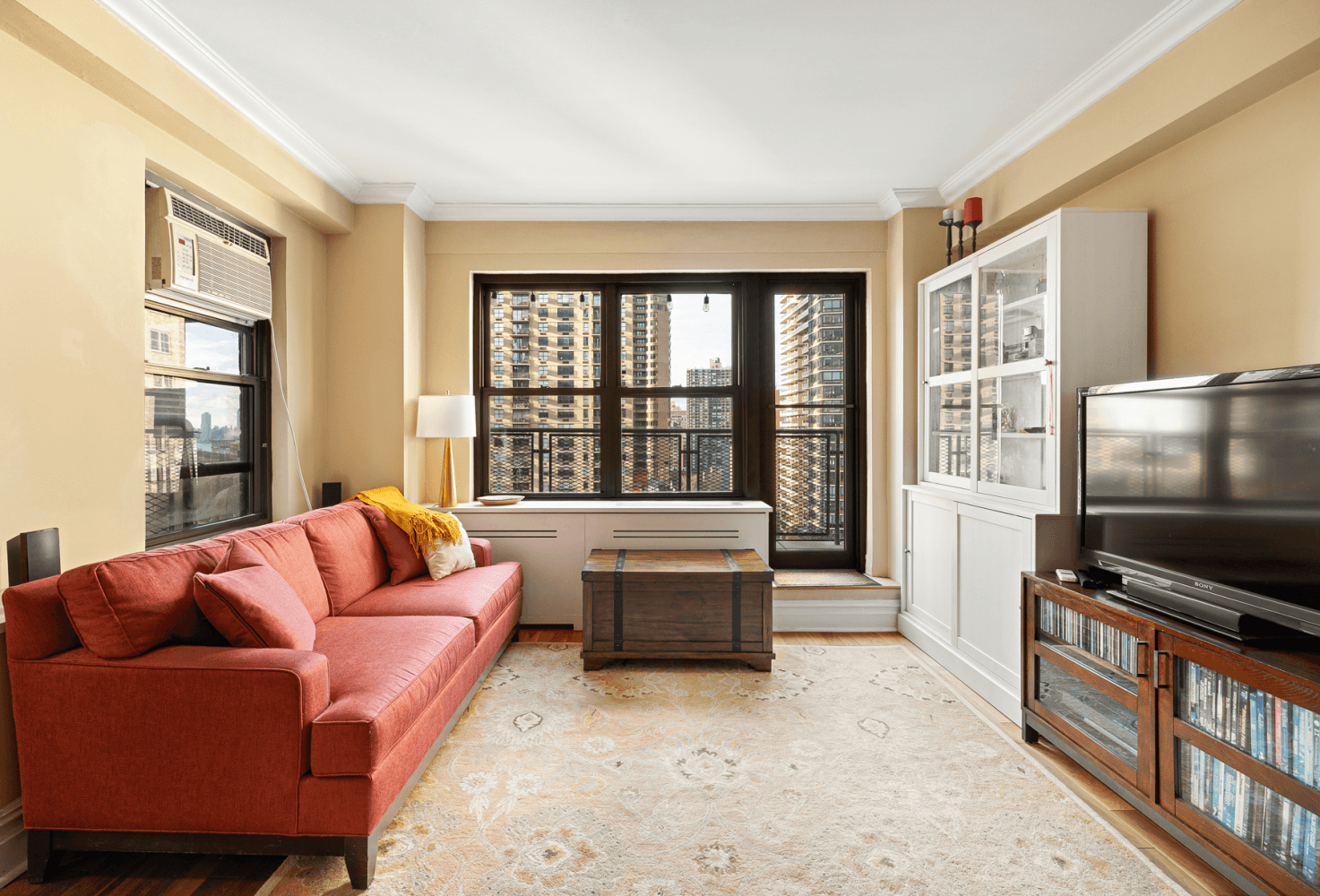 Welcome home to Apt 11JS, a duplex in 2 Tudor City Place !