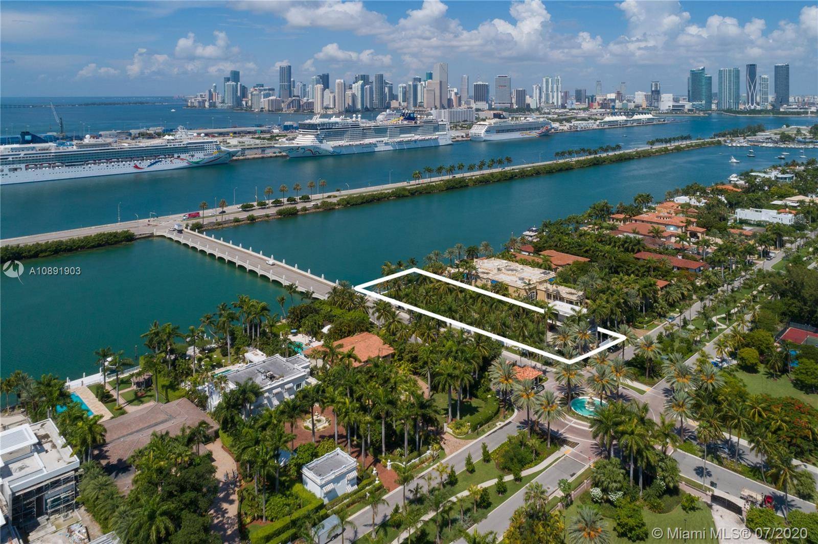 Your dream home on this 30, 000 SF waterfront lot in one of those most coveted gated communities.