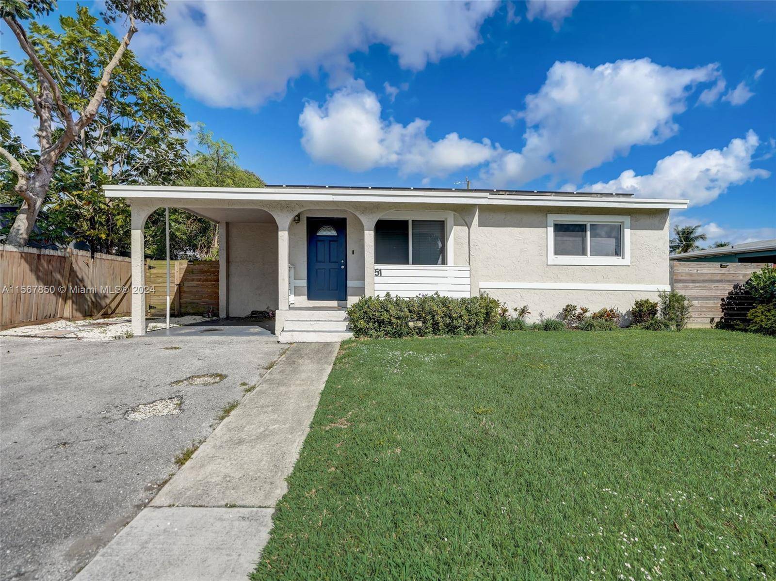 Fantastic 2 bed 2 bath single story home in Oakland Park !