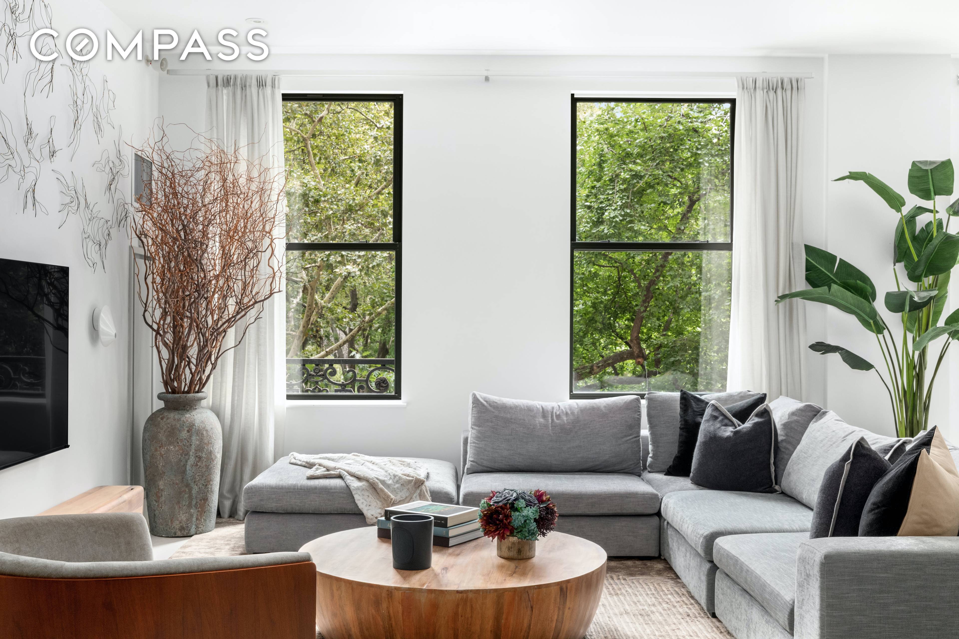 On Fifth, on the Park ! Walls of windows with unobstructed views over Madison Square Park create a dramatic panorama that changes with the seasons.