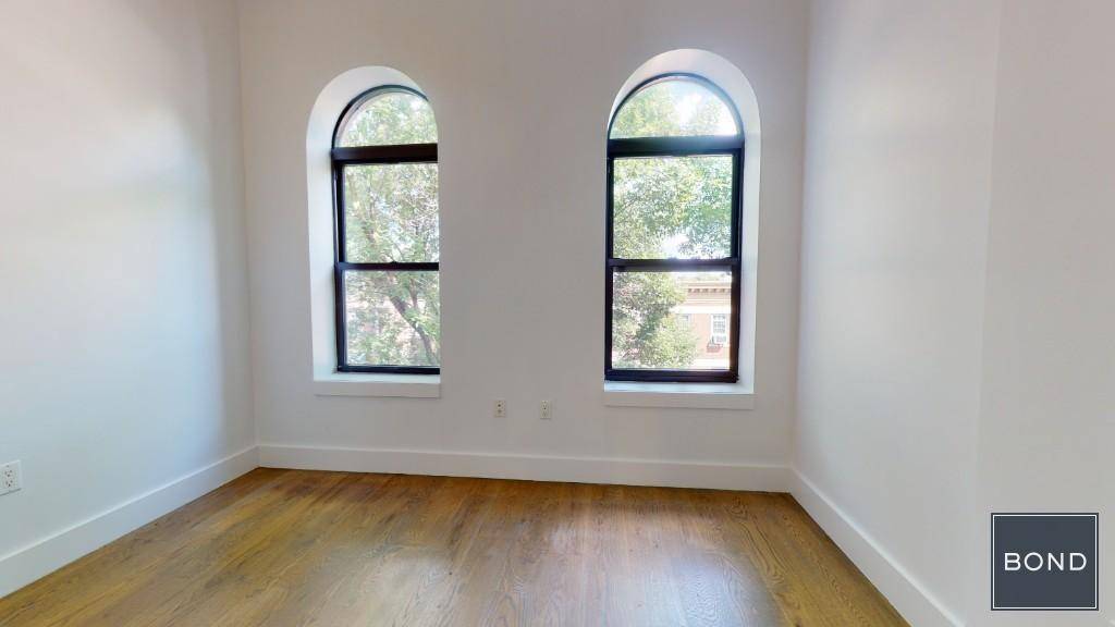 NO FEE ! ! ! An amazing, gut renovated 3 bedroom in a charming, renovated brownstone.