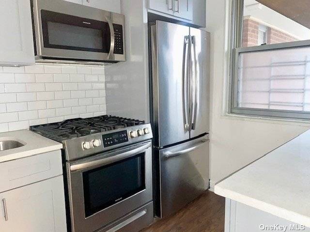 Looking for a completely renovated 1 bedroom apt with Manhattan skyline views also directly across the street from a major shopping mall and just a short ride via subway to ...