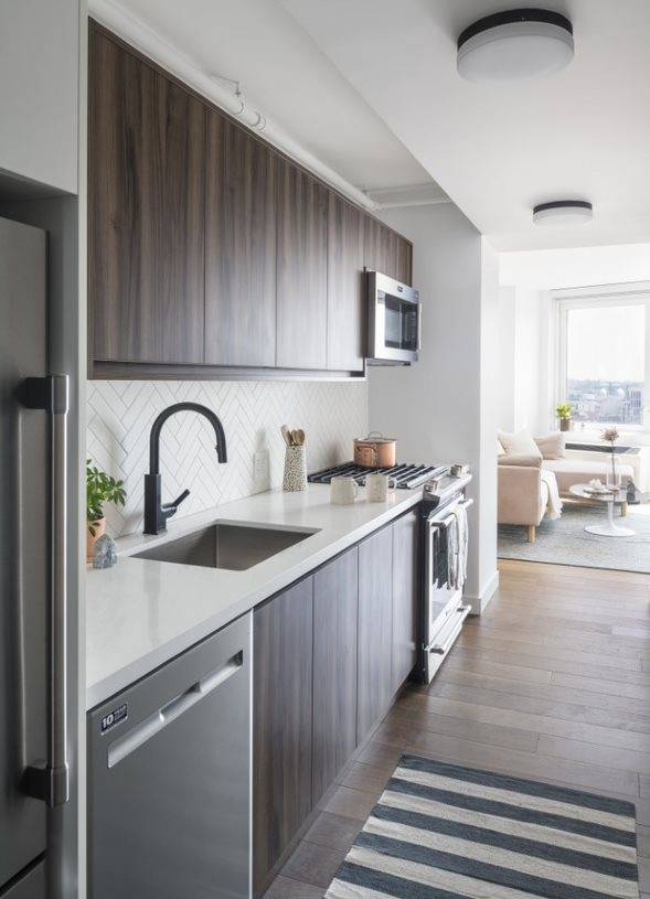 Modern No Fee Luxury Studio Apartment in a Full Amenities, 24 HR Doorman Building on the Greenpoint Waterfront with Views of the Manhattan Skyline.