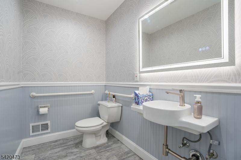 1st floor lavatory