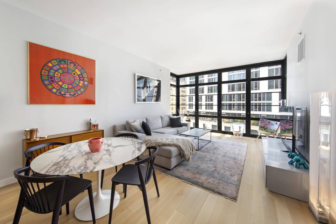 24 hour notice to showLive in the center of it all at this newly listed 1, 266 sqft 2 bedroom, 2 bathroom condo located in The Noma at 50 West ...