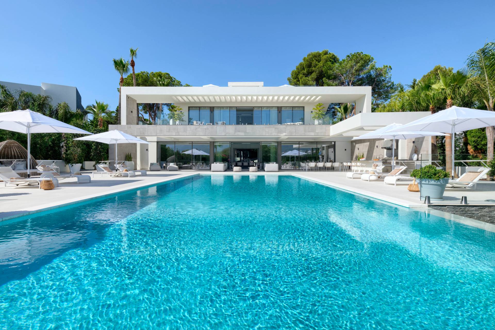 New Stylish Frontline Golf Modern Luxury Villa in Nueva Andalucía, Marbella