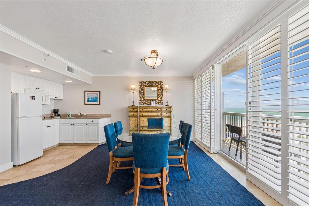 Next step into the dining area & dazzling beach views!