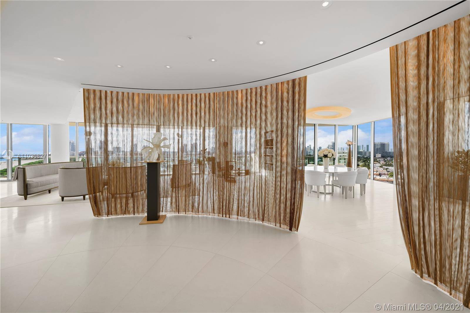 Amazing opportunity to rent an extraordinary Penthouse in one of the finest Buildings in Miami.