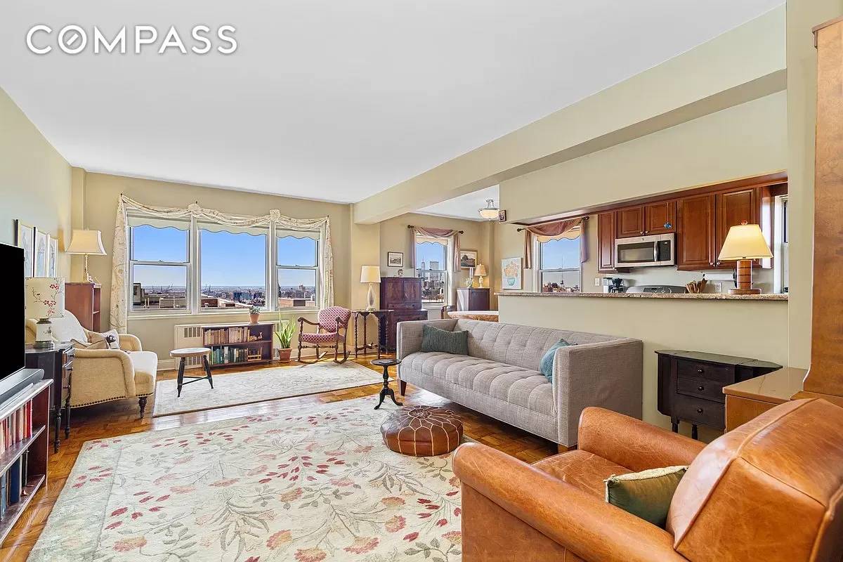 Welcome to 34 Plaza Street East 807, a bright corner unit with amazing views of Downtown Brooklyn and Manhattan.