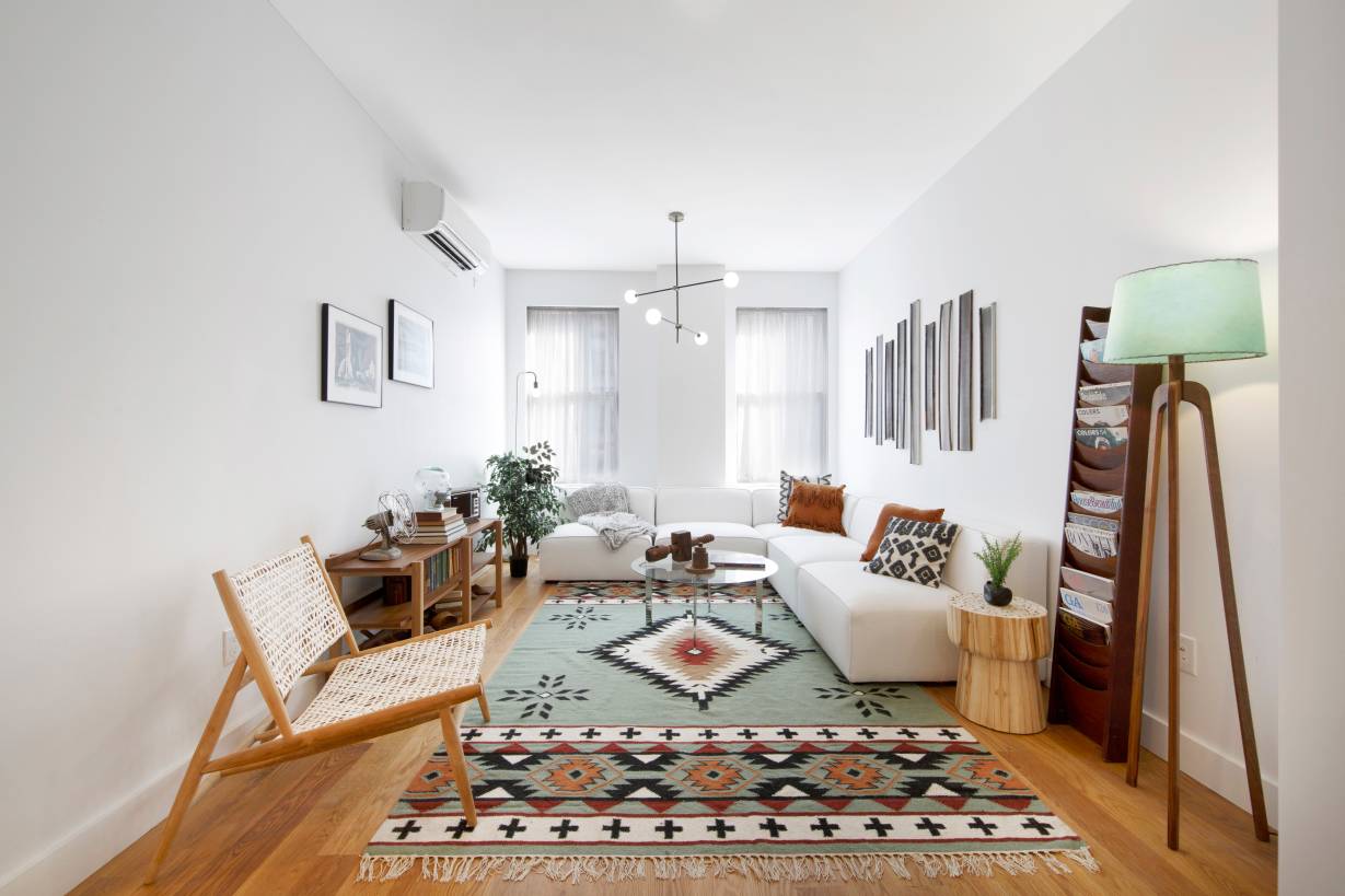 You will feel right at home at 906 Prospect place, a boutique condo building in the heart of the Crown Heights historic district.