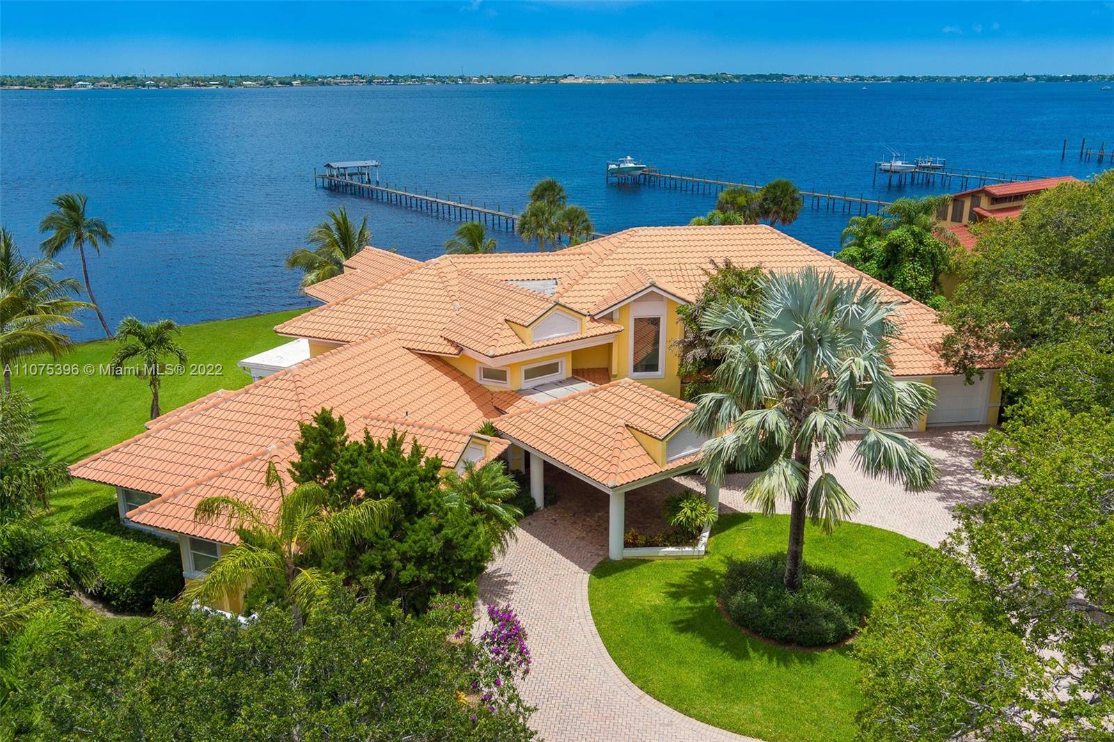 An absolute riverfront marvel, tucked away in one of Stuart s most coveted locations.