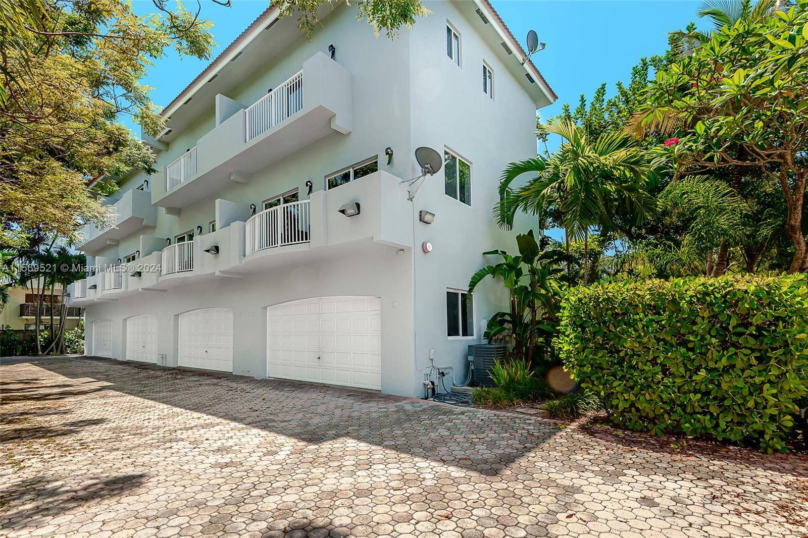 Great opportunity to own a great multifamily 4 plex property in Coconut Grove built in 2008.