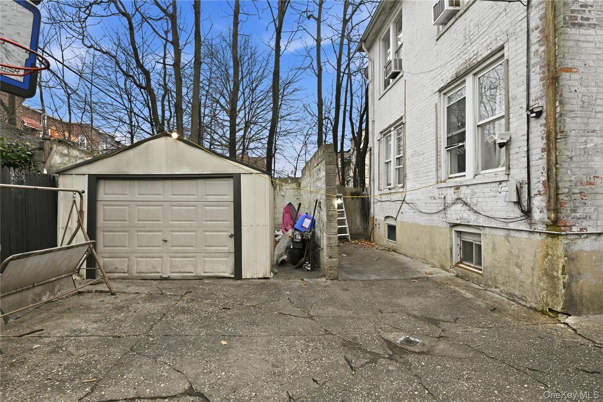 Detached garage with driveway