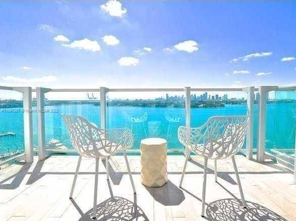 RARELY AVAILABLE 1 BEDROOM, 1 BATHROOM WITH BALCONY AND DIRECT BAY, MIAMI SKYLINE AND SUNSET VIEWS.