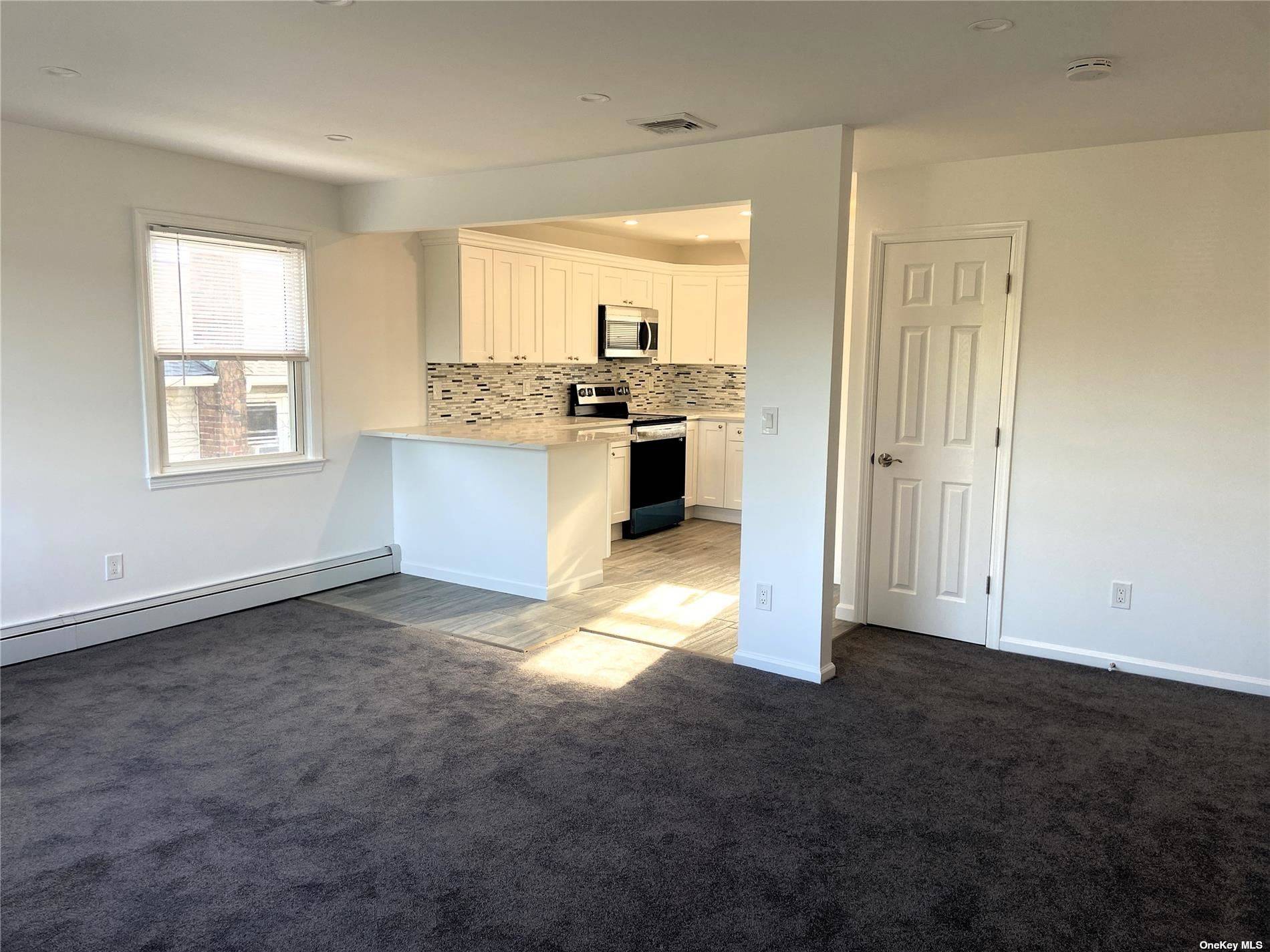 Amazing Unit with all the Necessities in an Excellent Location Close to all Shops, Transportation and Main Arteries of Long Beach.