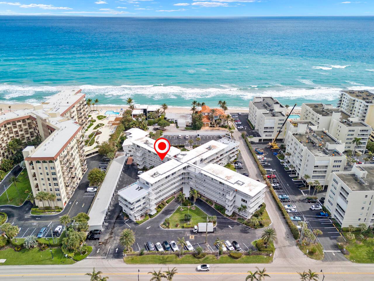 Ocean views await you ! Recent renovations to the building have been completed, presenting a prime opportunity to own this condo with confidence.