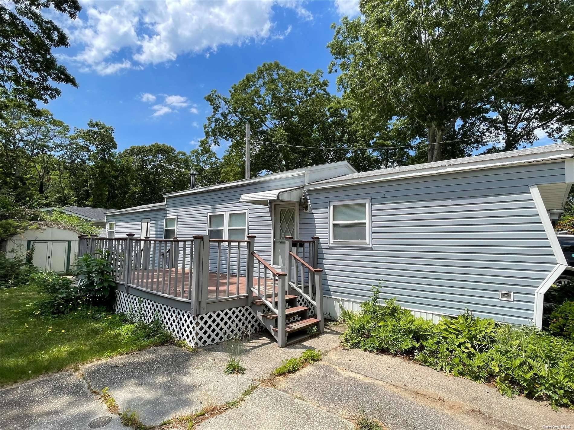 CASH DEAL, 55 community in lovely Wading River !