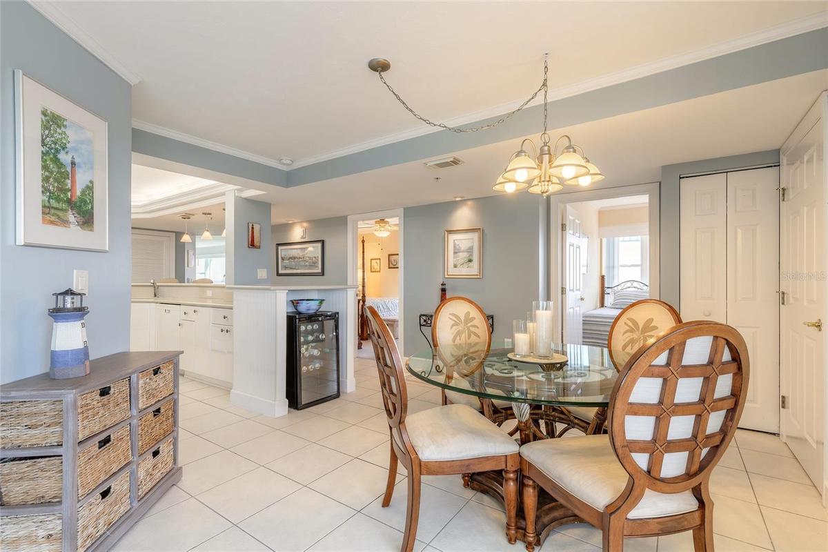 Eat-in kitchen