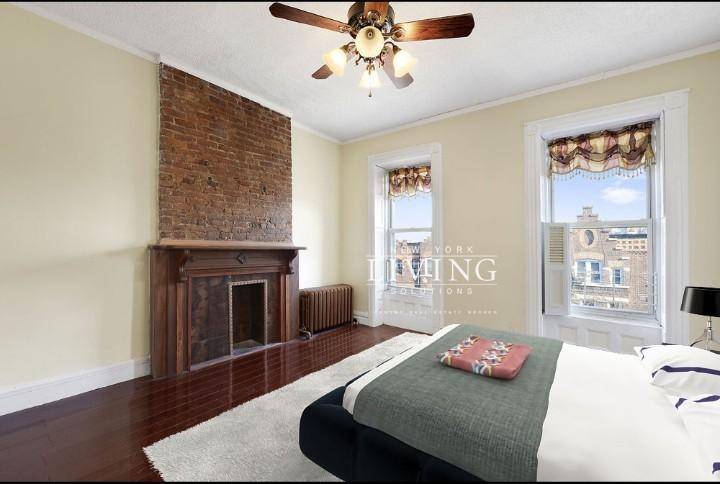 Brown stone floor through with hard wood floorsPenthouse with Manhattan Skyline views, Downtown Brooklyn, Trees, and lots of light and much more !