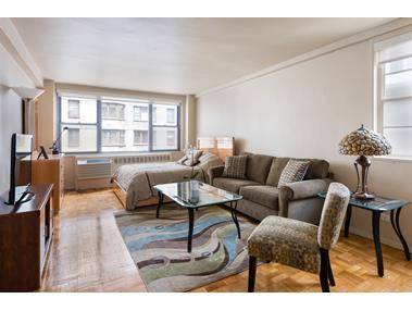 Bright, quiet studio, with parquet floors, new air conditioning, and remodeled bathroom.