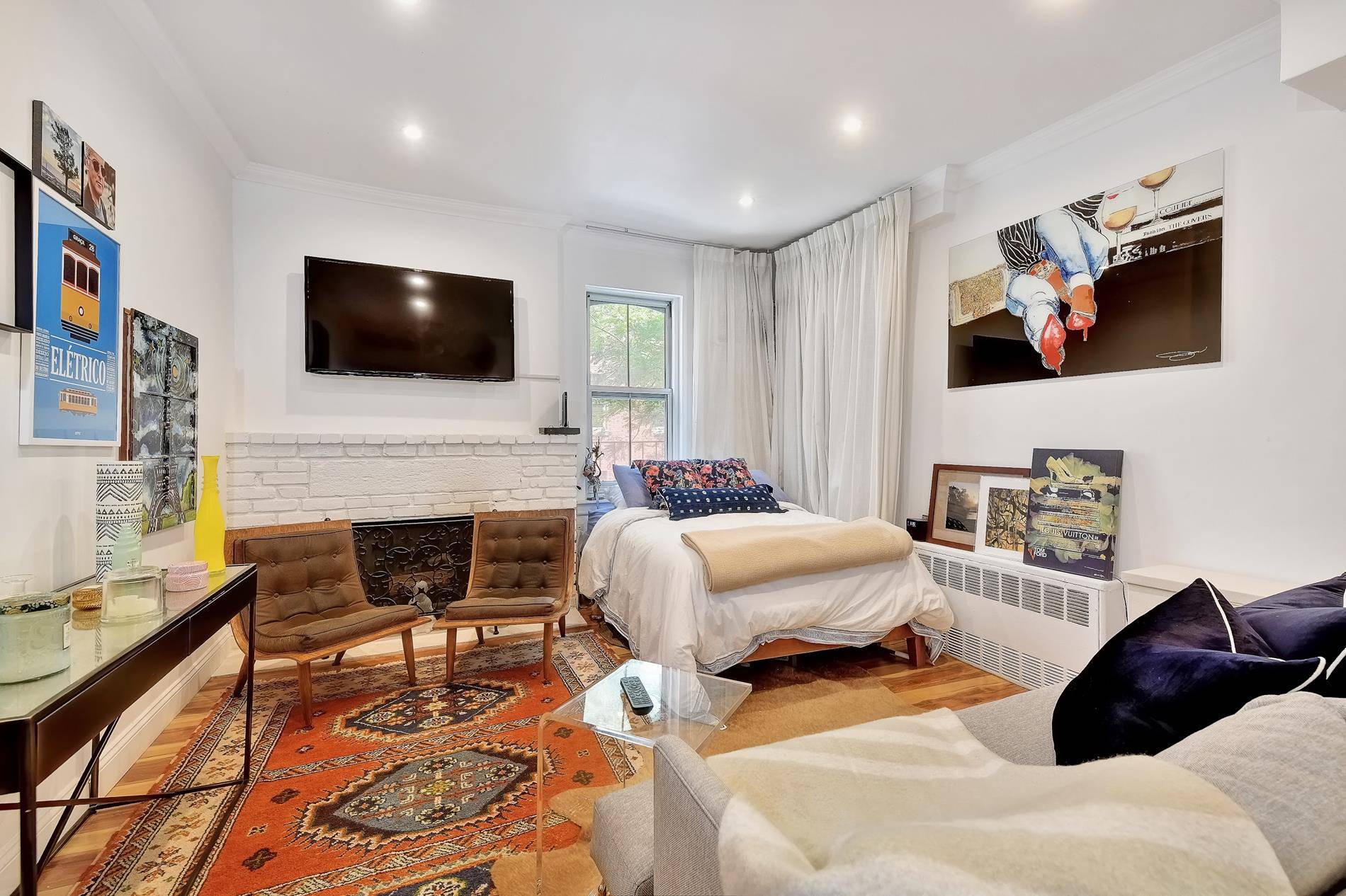 10 REDUCTION ! MOTIVATED SELLERLocated on a cobble stone, tree lined street this studio is in the heart of the West Village.